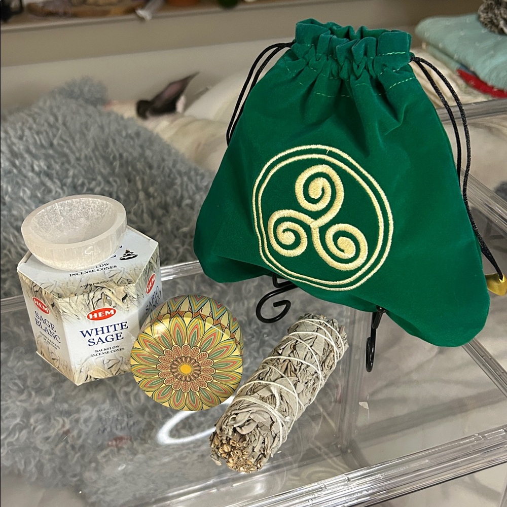 Green Velvet Embroidered Triskelion Bag & White Sage Incense Accessories NWT - Picture 9 of 9